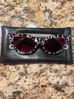 Lele Sadoughi cat eye sunglasses